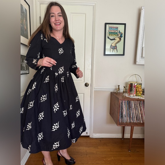 80s Does 50s Vintage Long Sleeve Black Cotton Fit and Flare Dress - Picture 3 of 6